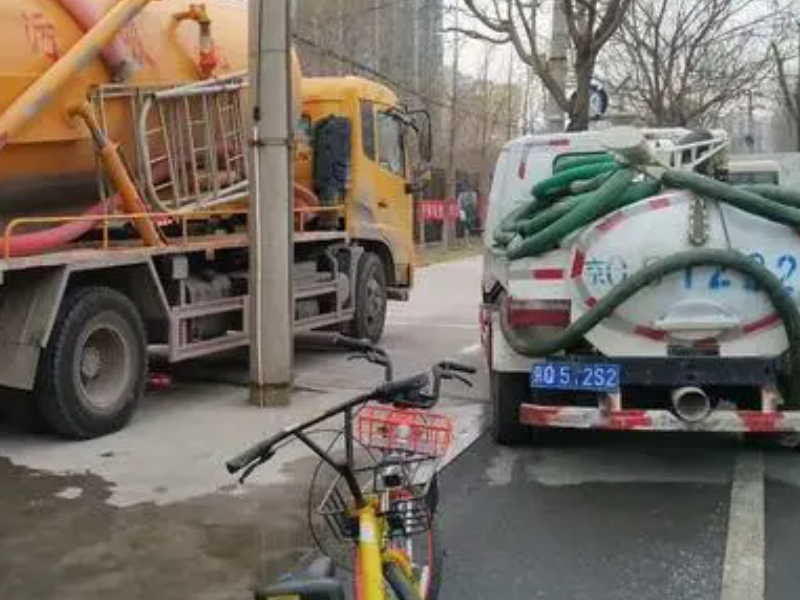 香坊区公滨路清理化粪池